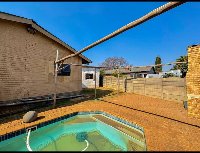 3 BEDROOM HOUSE FOR SALE IN BRENTHURST